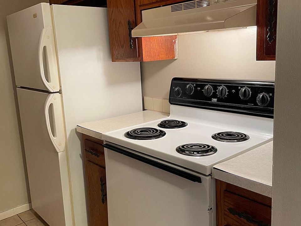 2nd image of 2900 SW Arnold Ave #14