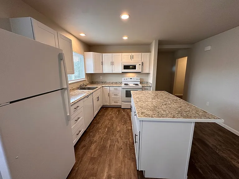 1397 E Cypress Ave — Photo 2