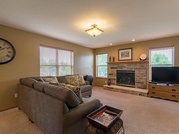 3rd image of 520 Acacia Dr