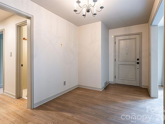 5th image of 21 Pine Tree Cir