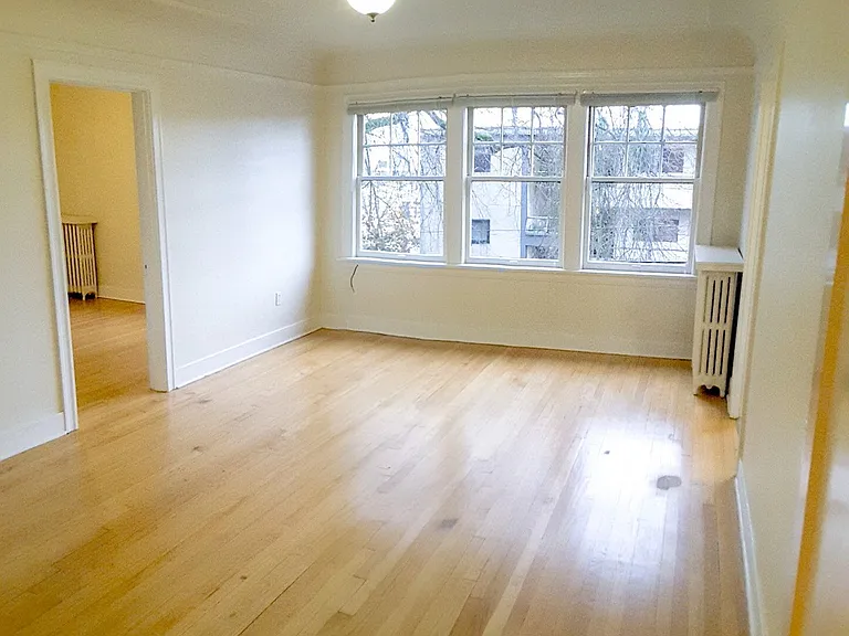 316 E Harrison St — Photo 8