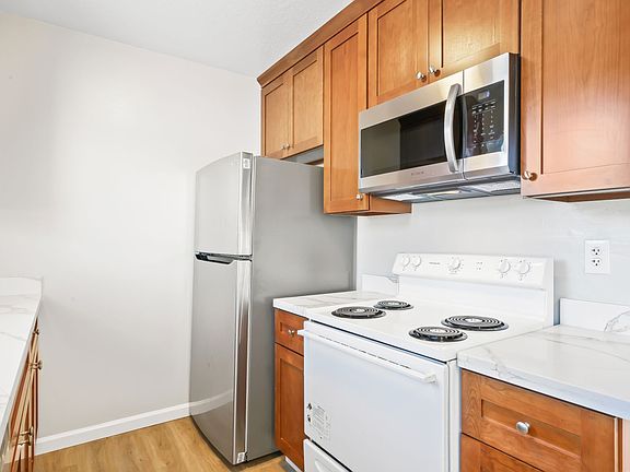 4th image of 570 Tamarack Ln #572