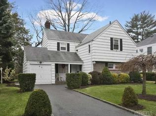 98 Huntington Rd, Garden City, NY 11530