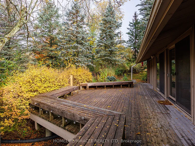 11 Champlain Cres — Photo 4