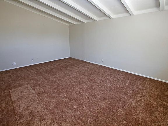 3rd image of 12986 Glenoaks Blvd