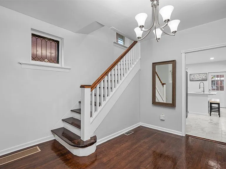 5911 Pershing Ave — Photo 5