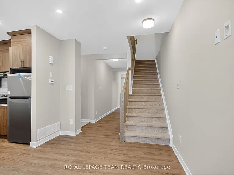 297 Les Emmerson Dr — Photo 21