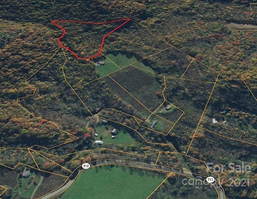2nd image of 1020 Sugar Loaf Mountain Rd