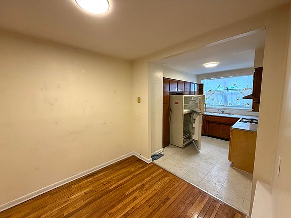 5th image of 2704 E 23rd St Floor 1