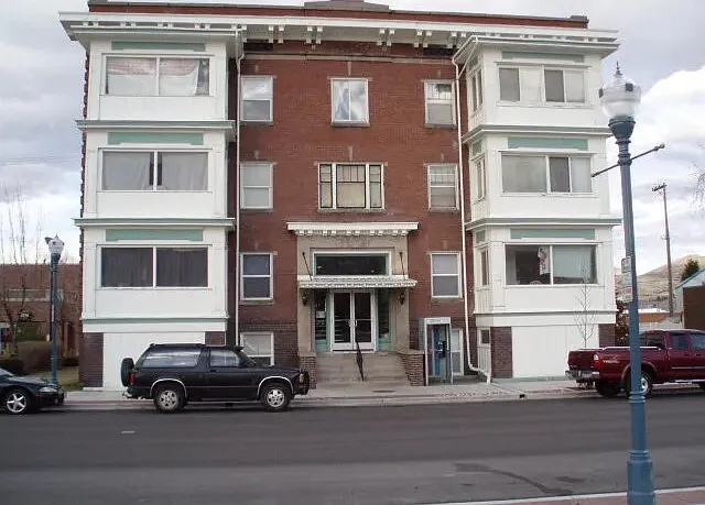 340 S Arthur Ave — Photo 3
