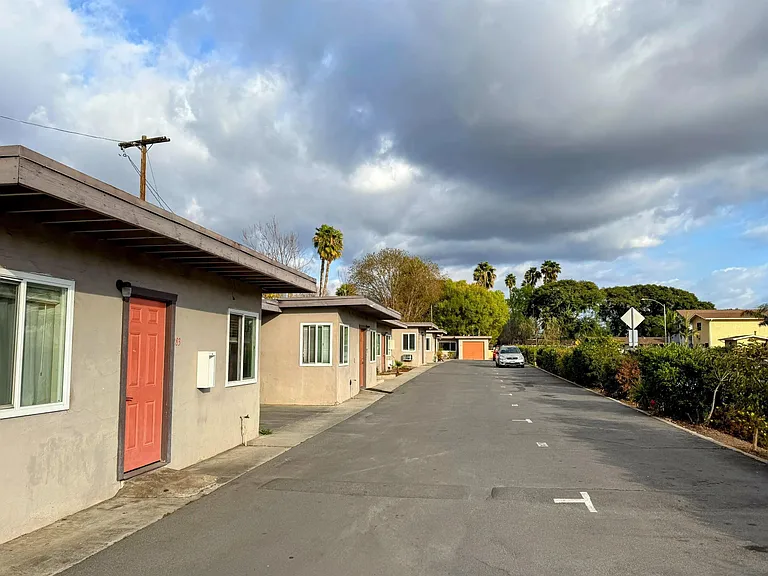 279 S Mollison Ave — Photo 15