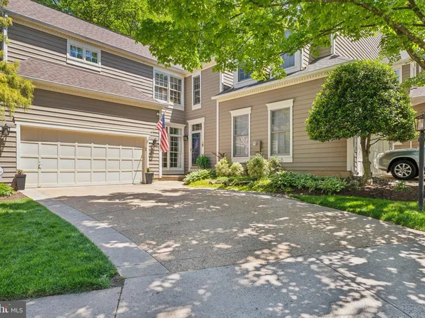 11451 Hollow Timber Ct, Reston, VA 20194
