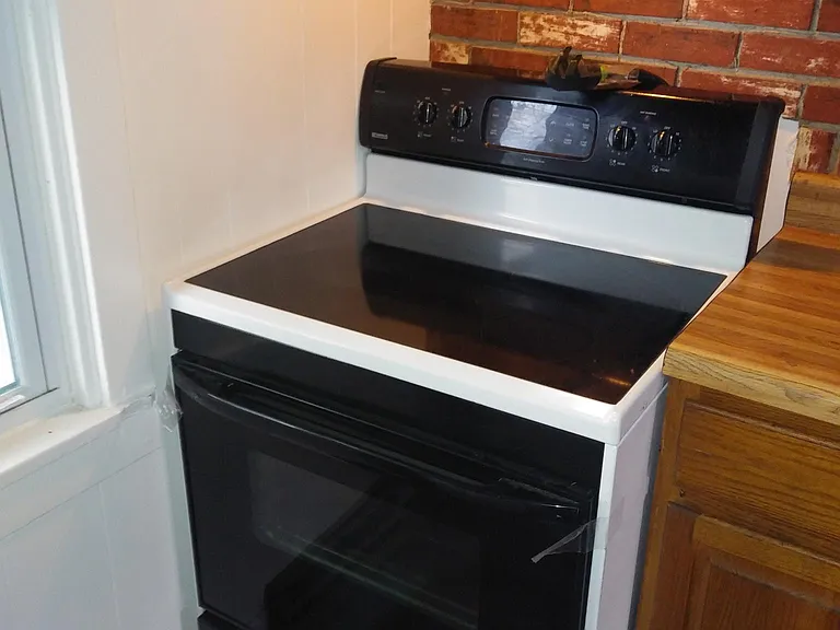 185 Sinclair St — Photo 7