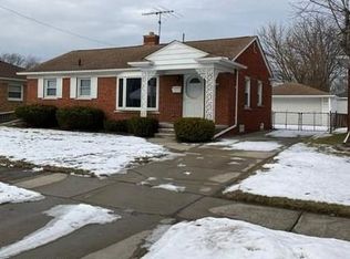 21725 Woodbridge St, Saint Clair Shores, MI 48080