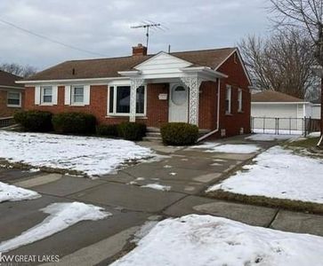 21725 Woodbridge St, Saint Clair Shores, MI, 48080