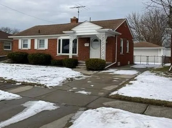 21725 Woodbridge St, Saint Clair Shores, MI 48080