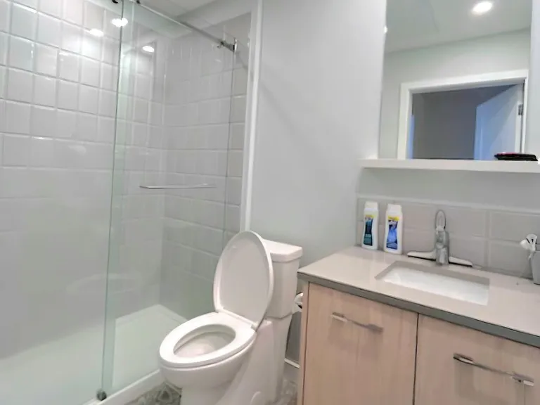 4933 Clarendon St #107 — Photo 7