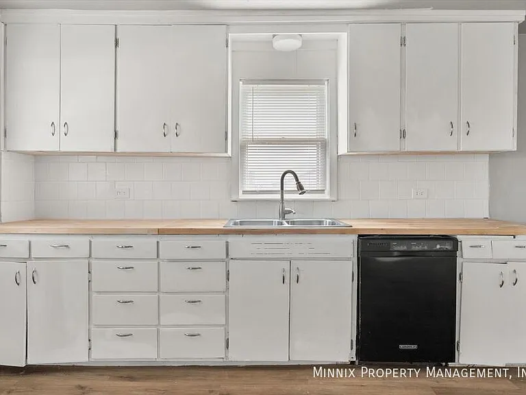 1302 Avenue E #1 — Photo 19