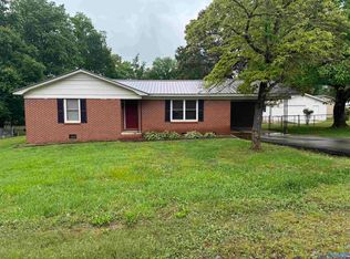 64 Durand St, Section, AL 35771