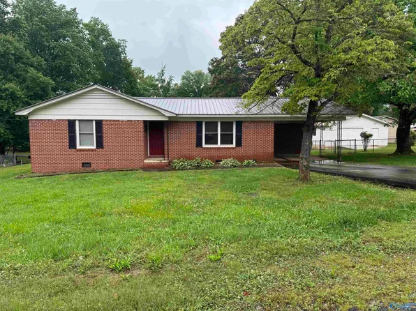 64 Durand St, Section, AL 35771