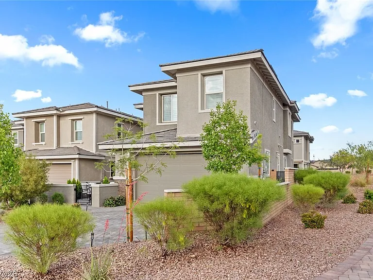 664 Sostenuto St — Photo 3