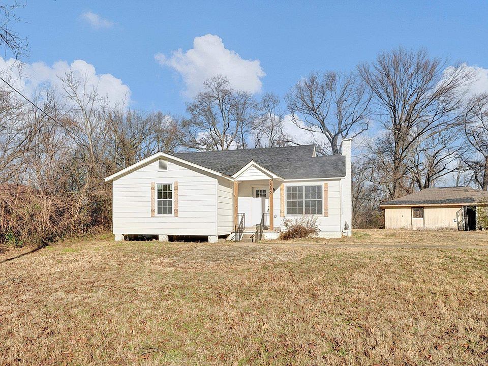 1st image of 2556 N Skyline Cir