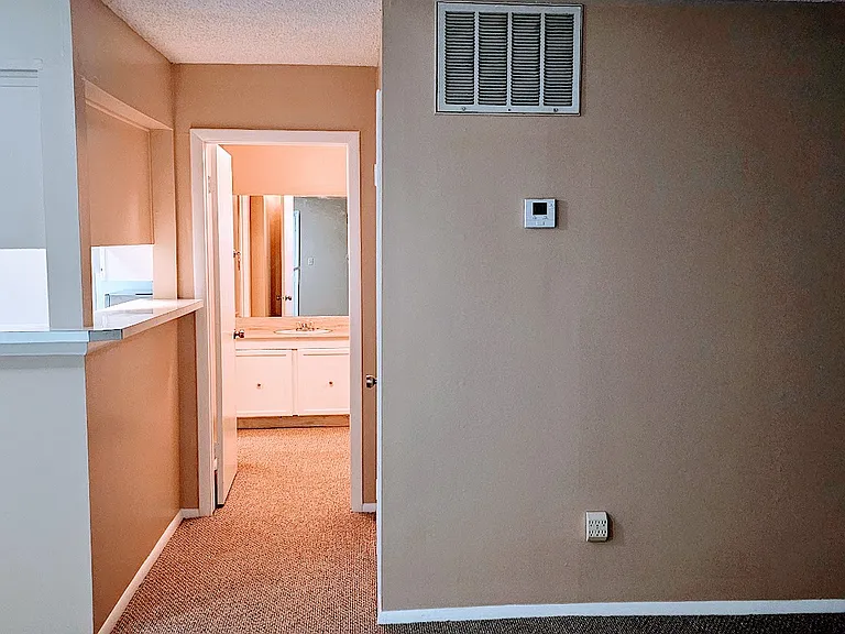6722 S Lewis Ave — Photo 17