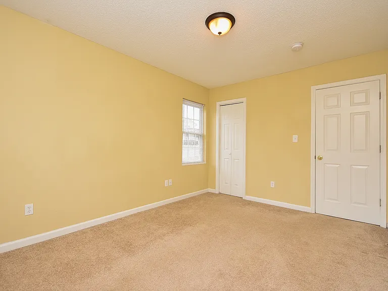 421 Viola St — Photo 10