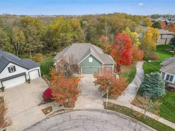 17111 S Bradley Dr, Olathe, KS 66062