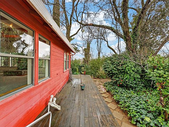 4th image of 10562 Spring Valley Rd