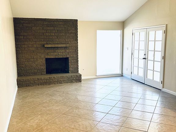5th image of 742 Peg St