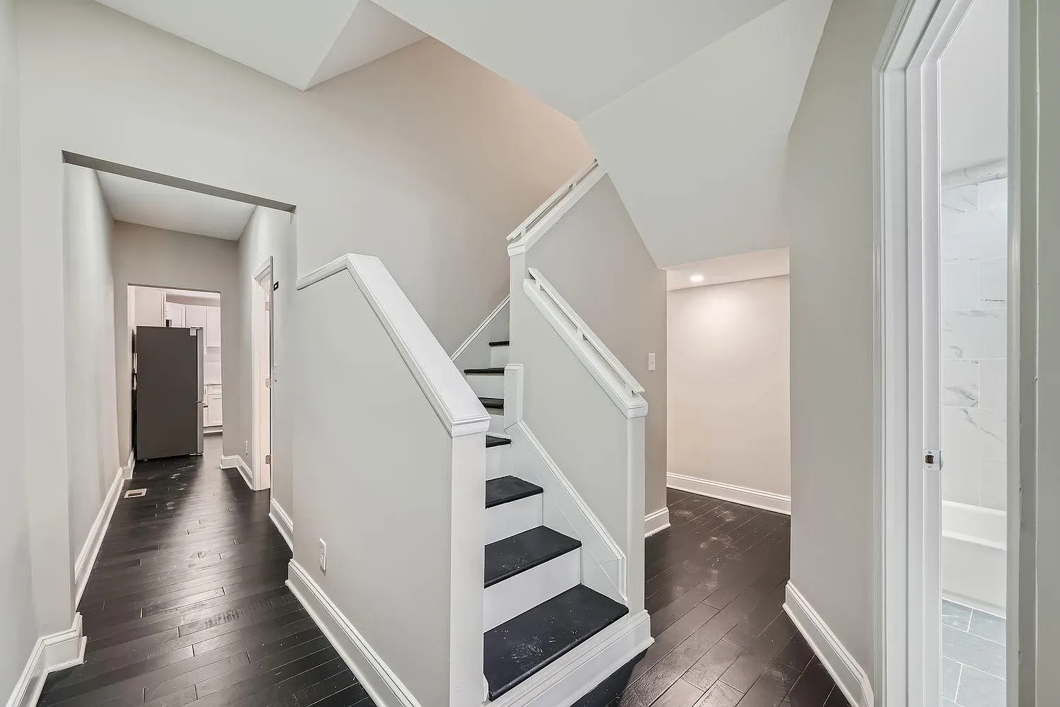 4 bed, 2.0 bath, 1900 sqft, $910 — Photo 1