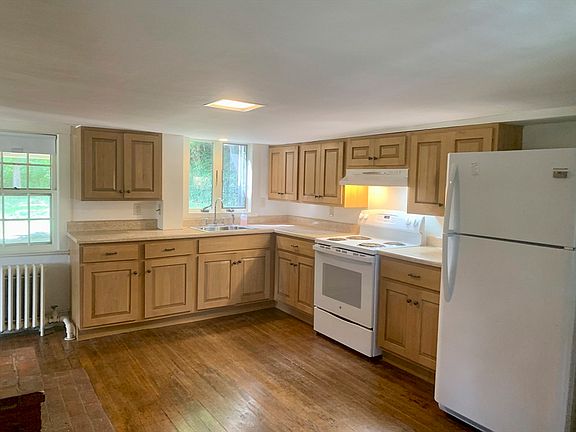 4th image of 663 Lexington Rd