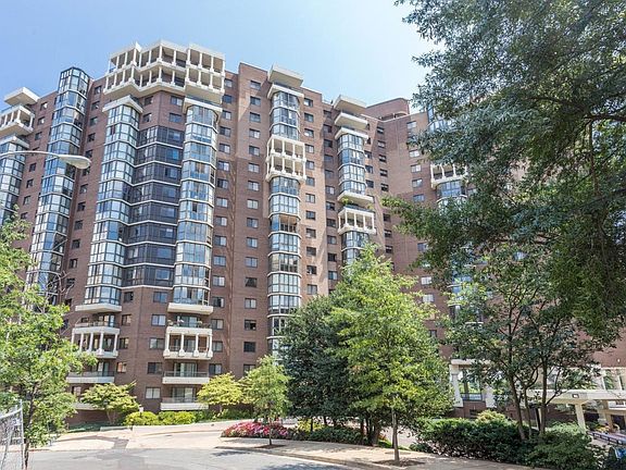 3rd image of 1600 N Oak St APT 1729