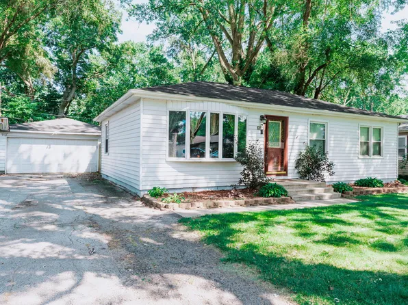 2823 Eleanor St, Portage, IN 46368