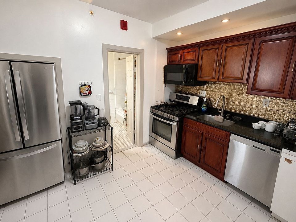 1st image of 285 Lynn Shore Dr APT 101