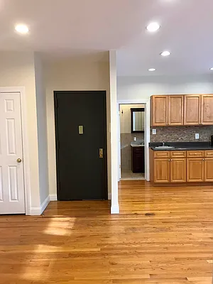 Rented by Voro, LLC | media 6