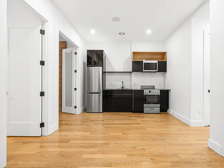 631 E 6th St #2B — Photo 9