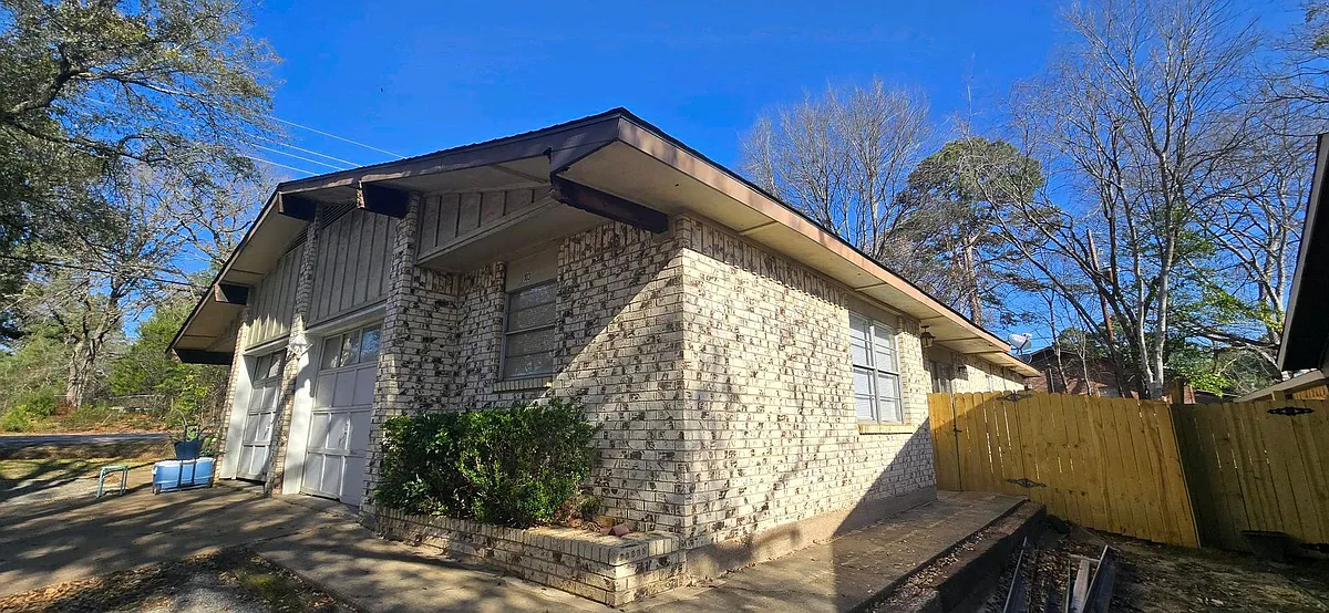 Building Photo - 103 Queens Ct