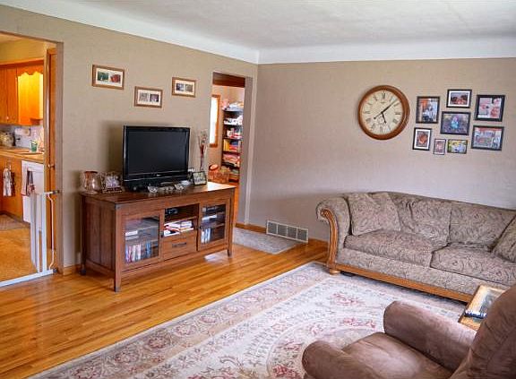 2nd image of 301 12th Ave S