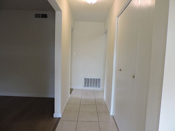 4th image of 236 Brady Ct
