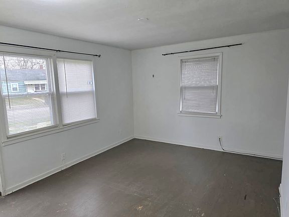 5th image of 95 Elmhurst St