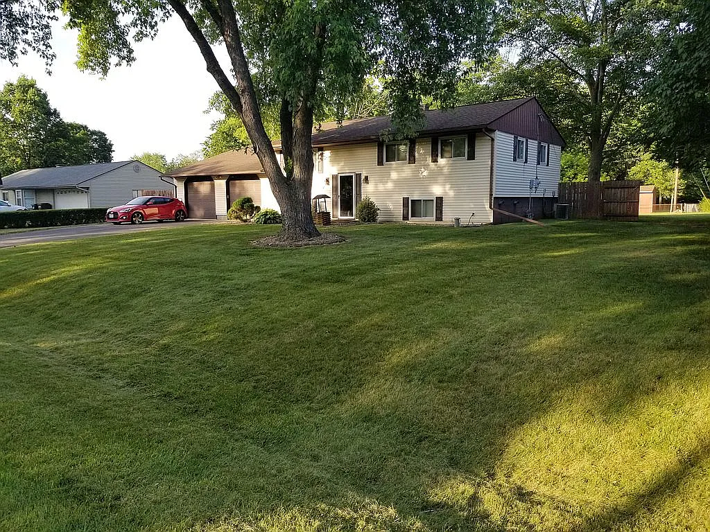 710 Easter Dr photo 1