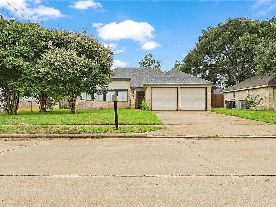 2601 Village Circle Dr