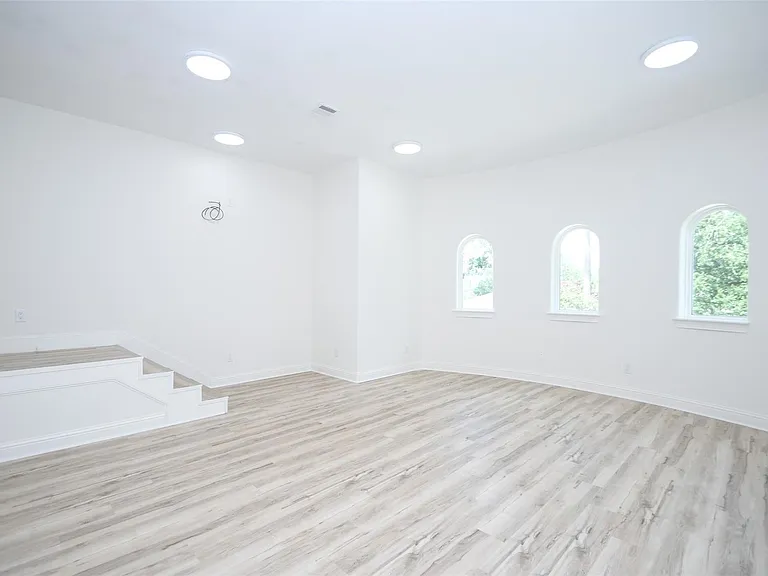 422 Mignon Ln — Photo 32