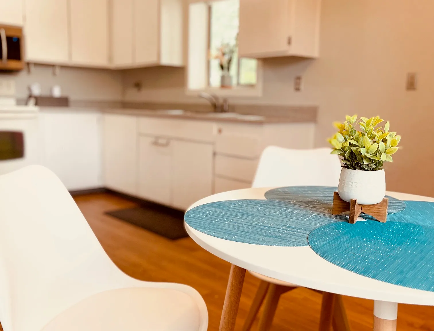 3 bed, 1105 sqft, $4,000 — Photo 3