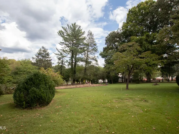 1212 Weaver Pike, Bristol, TN 37620