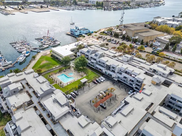 7 Embarcadero W APT 115, Oakland, CA 94607