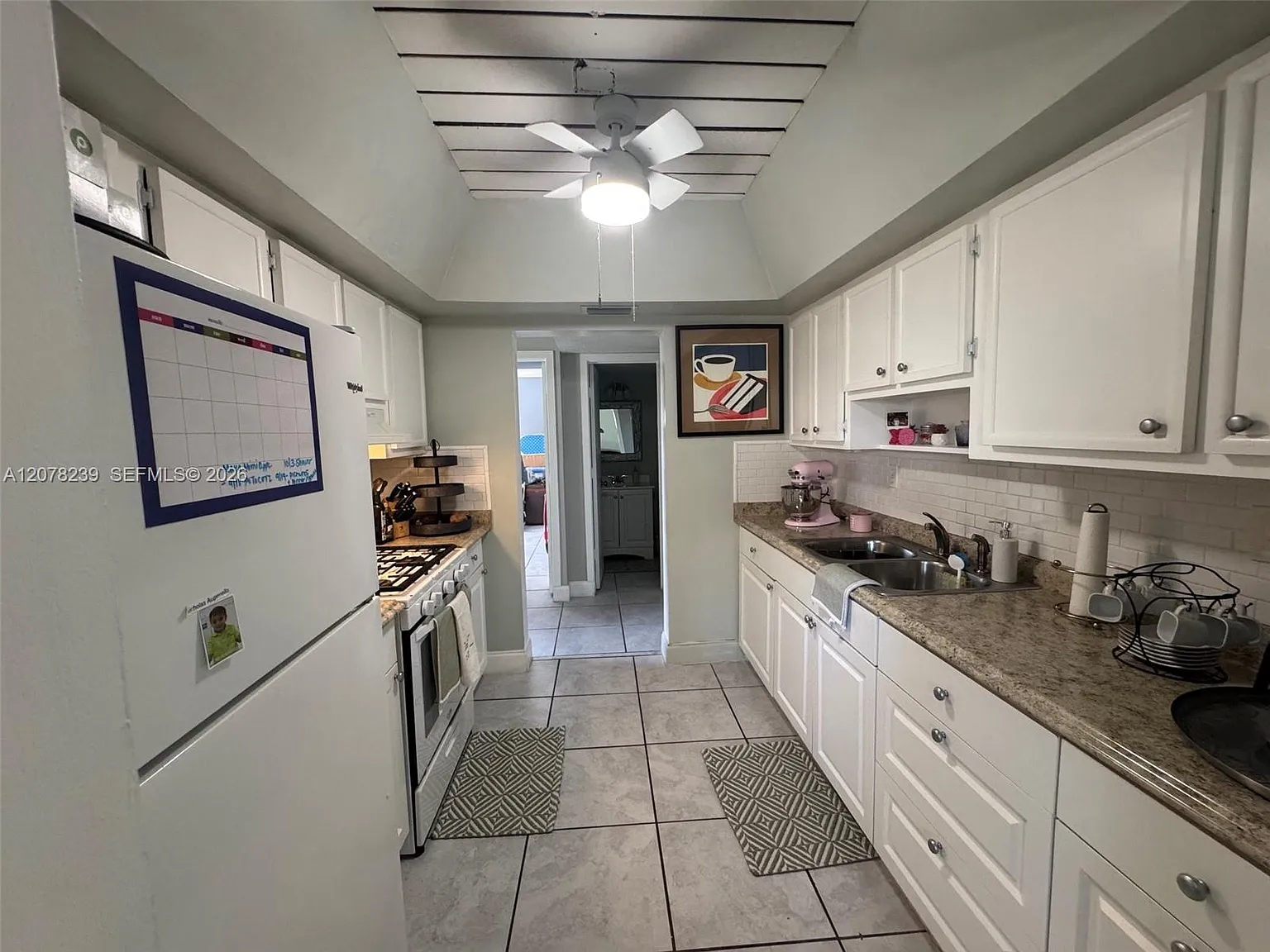 Greenglades Condo 1 — Photo 2