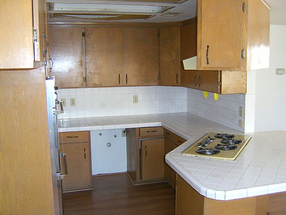 other view of kitchen
